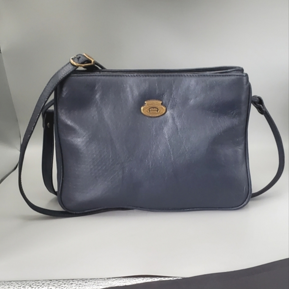 Etienne Aigner Vintage 2 Compartment Leather Shoulder Bag Single SnapNavy Blue